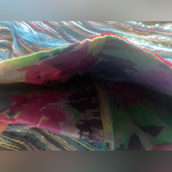 Handcrafted red small wallet. Measures approximately 4 x 3 1/2” NWOT - Picture 5 of 6